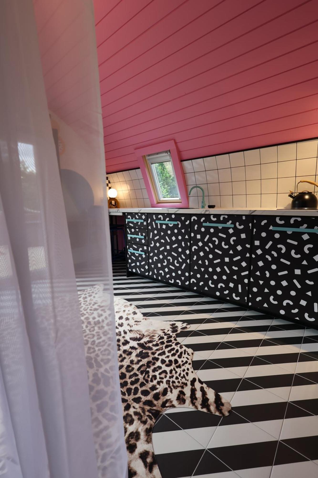 Ammonite Glamping Pod & Hot Tub Apartment Hungerton Exterior photo